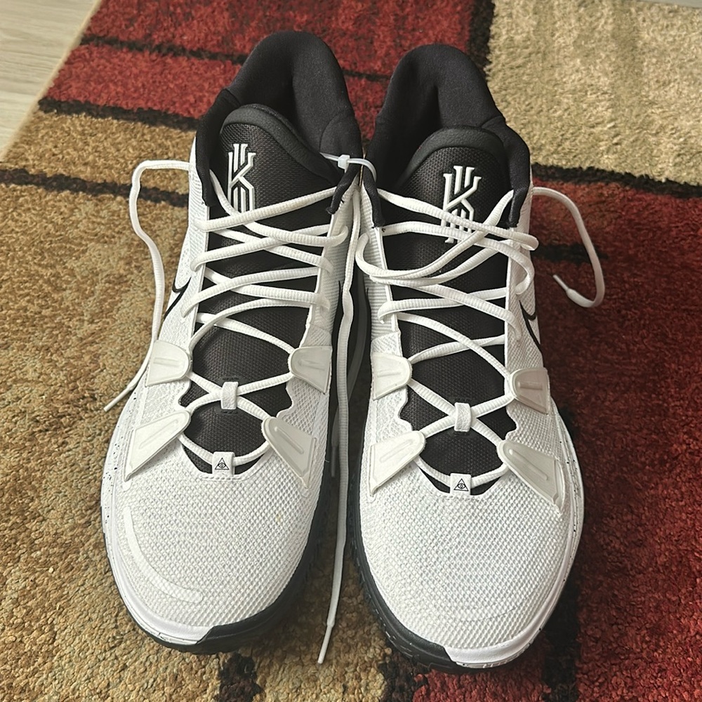 KYRIE SHOES SIZE 17